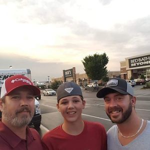 Meet your Posher, Dustin